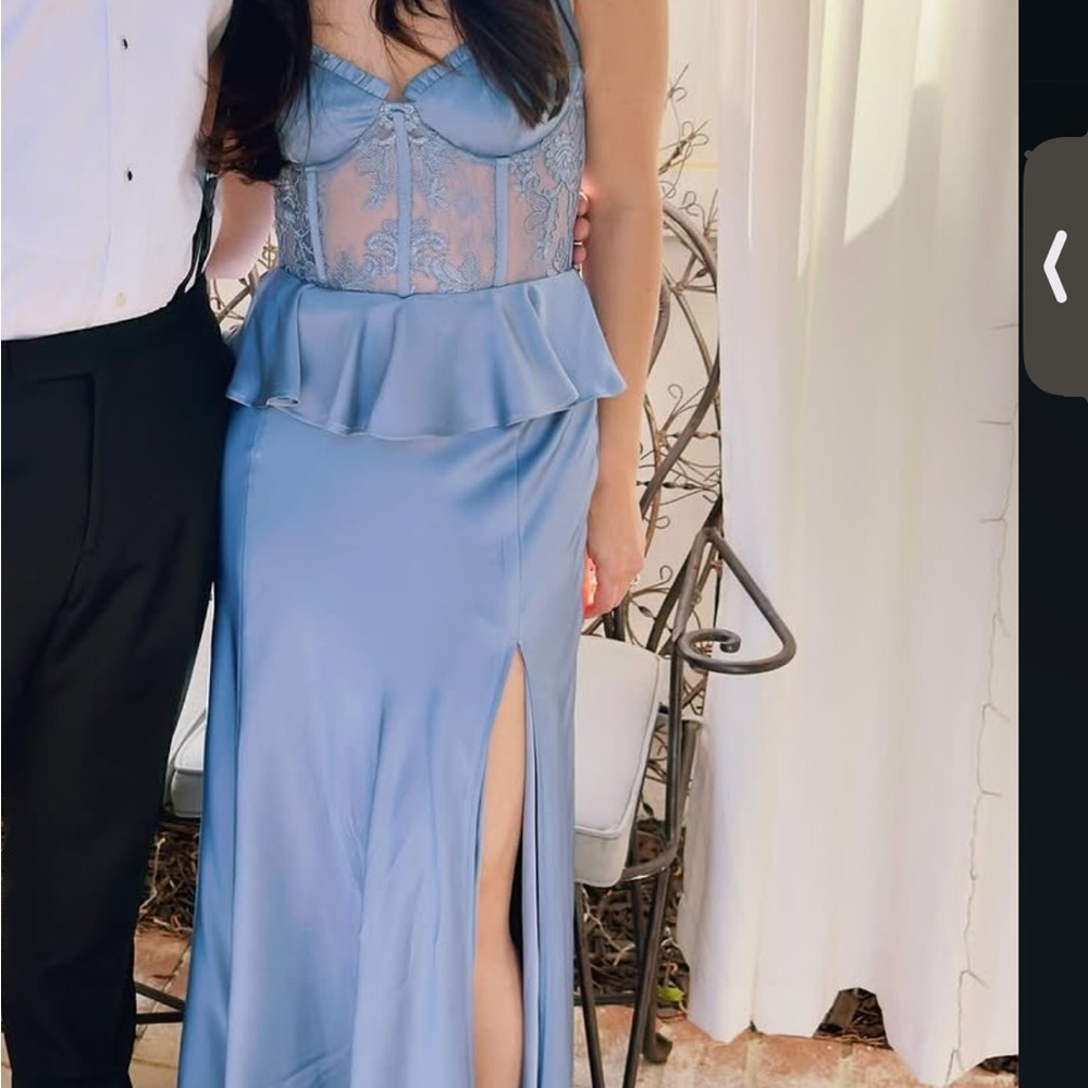 V Chapman Dianthus Gown in periwinkle/blue - Picture 5 of 5